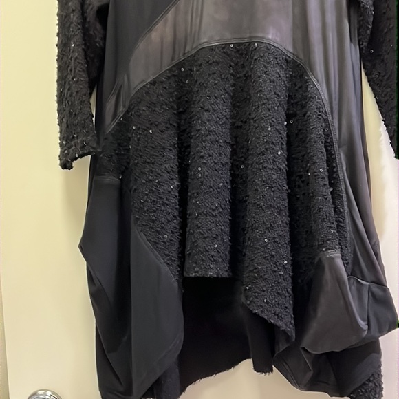 Elloquent mixed media black, sequined embellished tunic top Sz. M - Picture 3 of 7